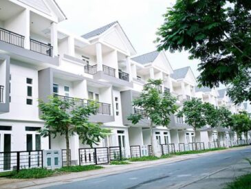 dịch-vụ-lau-kính-nhà-ở...